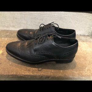 Black Cole Haan leather dress shoes